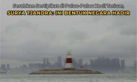 Serahkan Sertipikat di Pulau-Pulau Kecil Terluar, Surya Tjandra: Ini Bentuk Negara Hadir