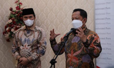 Mendagri: Pelonggaran Bertahap Aktivitas Masyarakat Harus Tetap Dikawal Dengan Penerapan Prokes