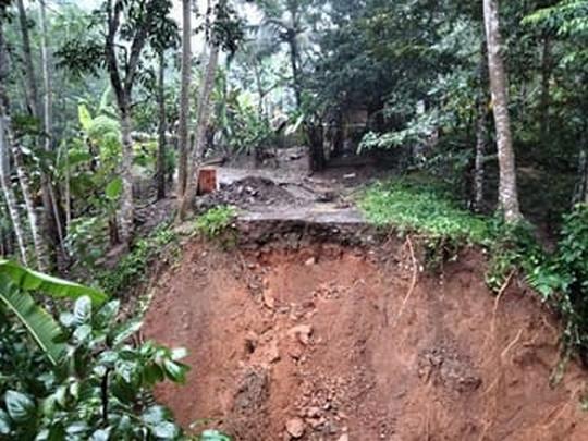 Tanah Longsor Mengakibatkan Sebanyak 15 Rumah Warga Tasikmalaya Rusak Ringan Hingga Sedang