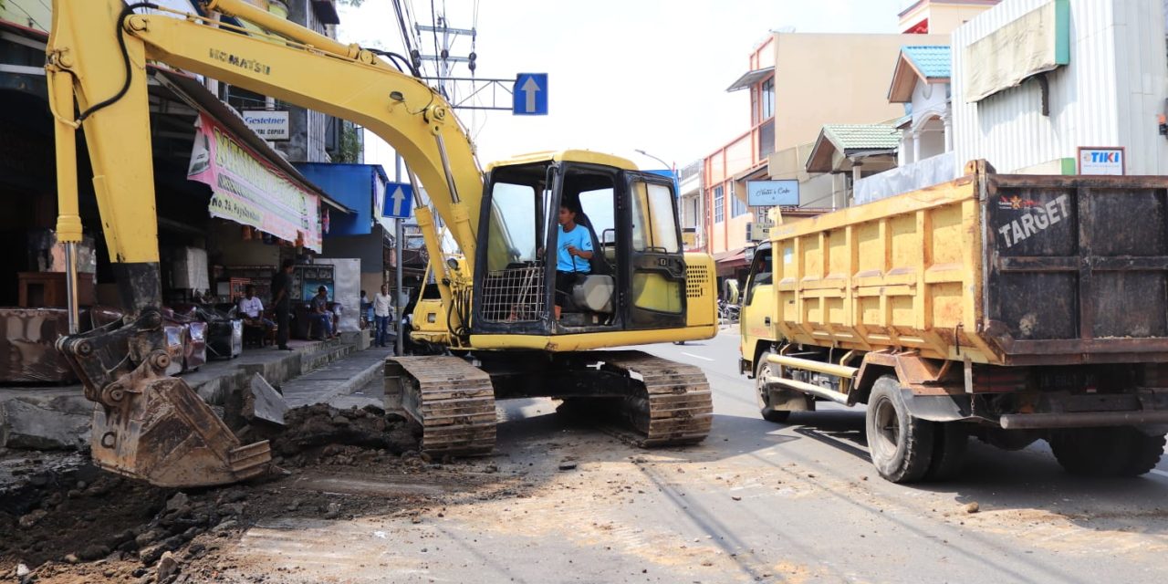 Jalan A Yani Di Pasar Payakumbuh Dipercantik Dengan Drainase Baru Dan Pedestrian Area