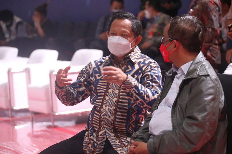 Mendagri Dampingi Menko Polhukam Tinjau Langsung Persiapan Upacara Pembukaan PON XX