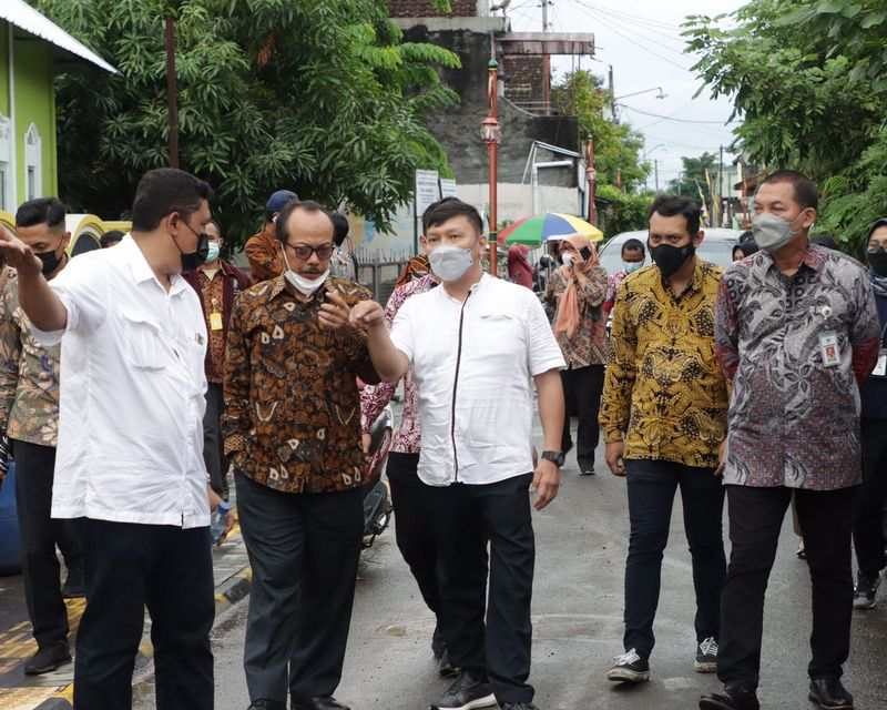 Wamen ATR/Waka BPN meninjau lokasi program penataan permukiman kumuh di Surakarta