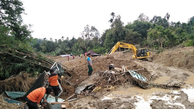 [UPDATE] Pasca Tanah Longsor, BPBD Deli Serdang Lakukan Pembersihan Material