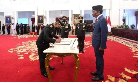 Presiden Jokowi Lantik KSAD di Istana Negara