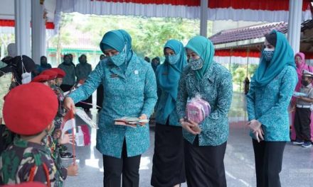 Wujudkan Keluarga Sehat Tanggap dan Tangguh Bencana di Jatim, TP PKK Pusat Salurkan Berbagai Paket Bantuan