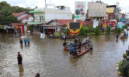 [Update] – Banjir Wilayah Kabupaten Sintang Masih Tinggi Meski Genangan Surut 50 cm