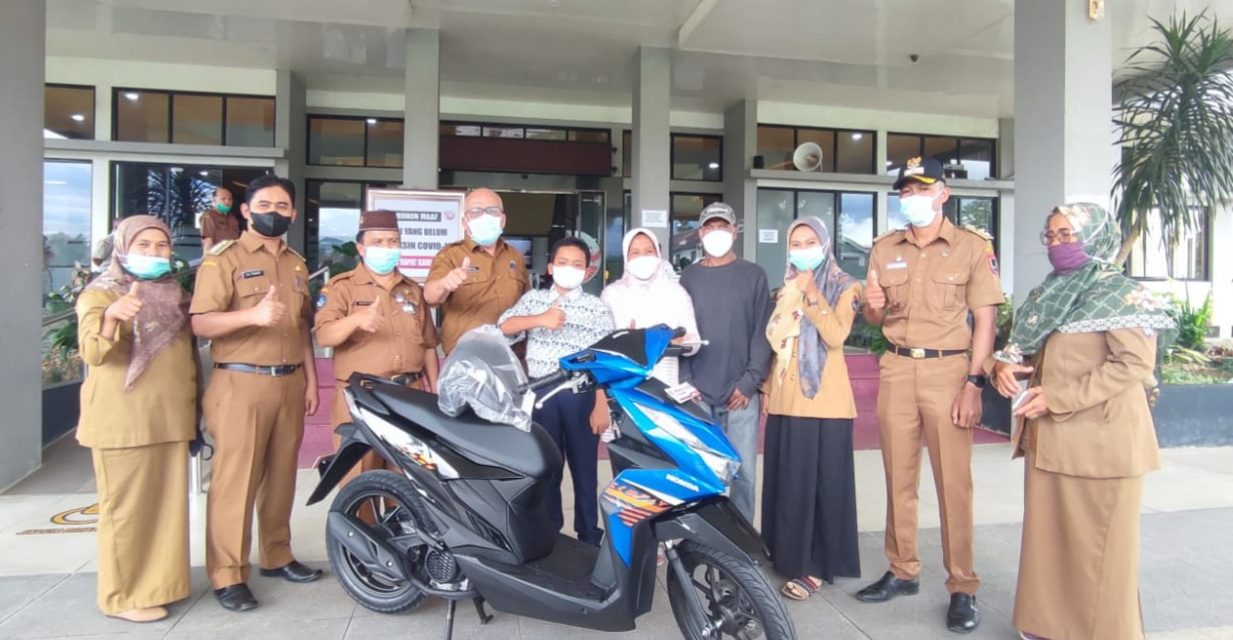 Reza Oktara Putra, Siswa SMPN 4 Payakumbuh Menang Doorprize Sepeda Motor Setelah Ikut Vaksinasi