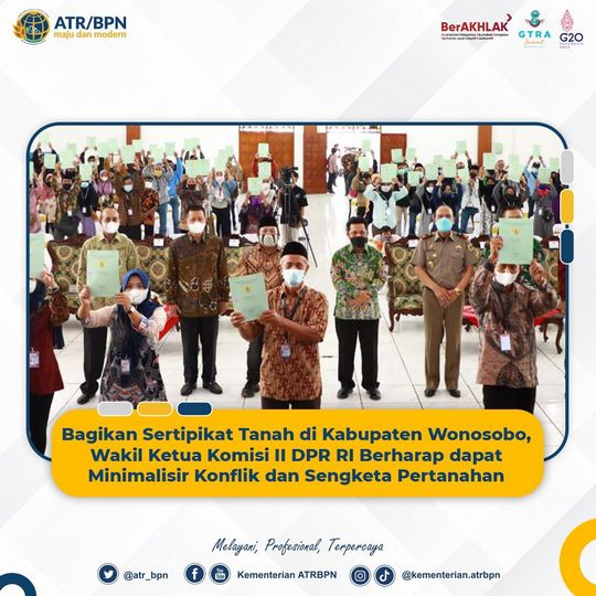 Bagikan Sertipikat Tanah di Kabupaten Wonosobo, Wakil Ketua Komisi II DPR RI Berharap dapat Minimalisir Konflik dan Sengketa Pertanahan