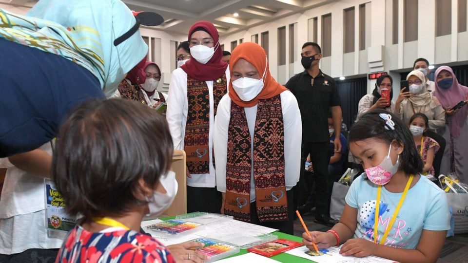 Ibu Iriana Tinjau Vaksinasi Covid-19 untuk Anak di Jakarta