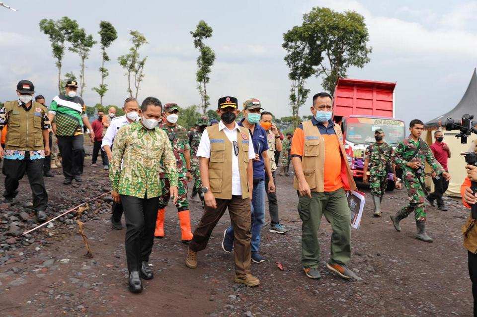 Tinjau Giat Transisi Darurat Semeru, Kepala BNPB Tekankan Akselerasi Pembangunan Huntara dan Huntap