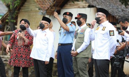 Kepala BNPB Dampingi Wakil Presiden Tinjau Lokasi Terdampak Gempabumi M 6,6 Banten