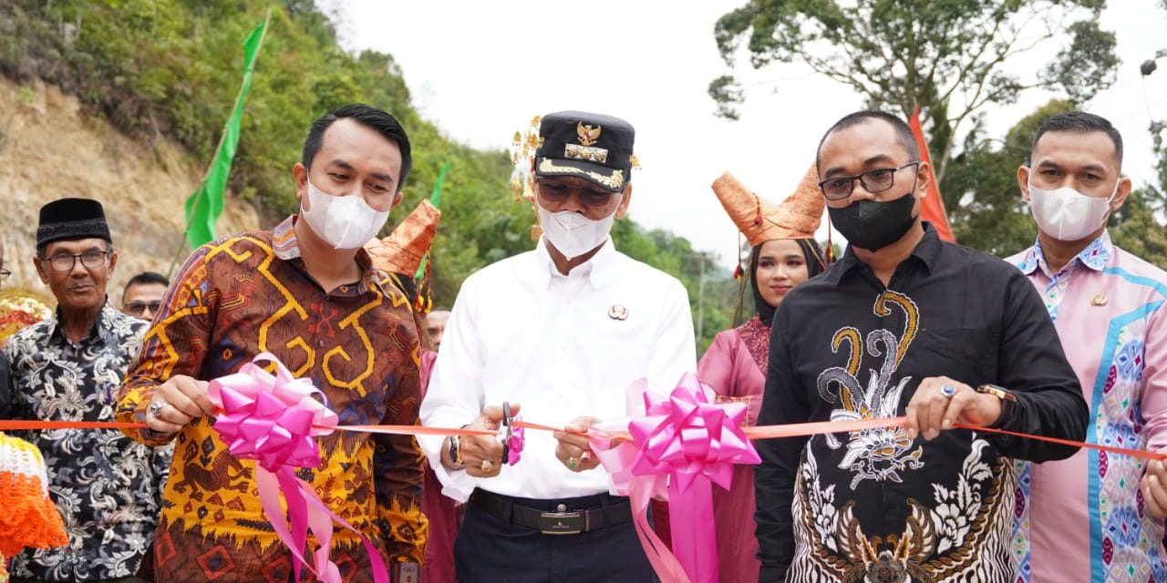 Alhamdulillah, Bupati Safaruddin Resmikan Jembatan Jalan Sompik Talang Maua