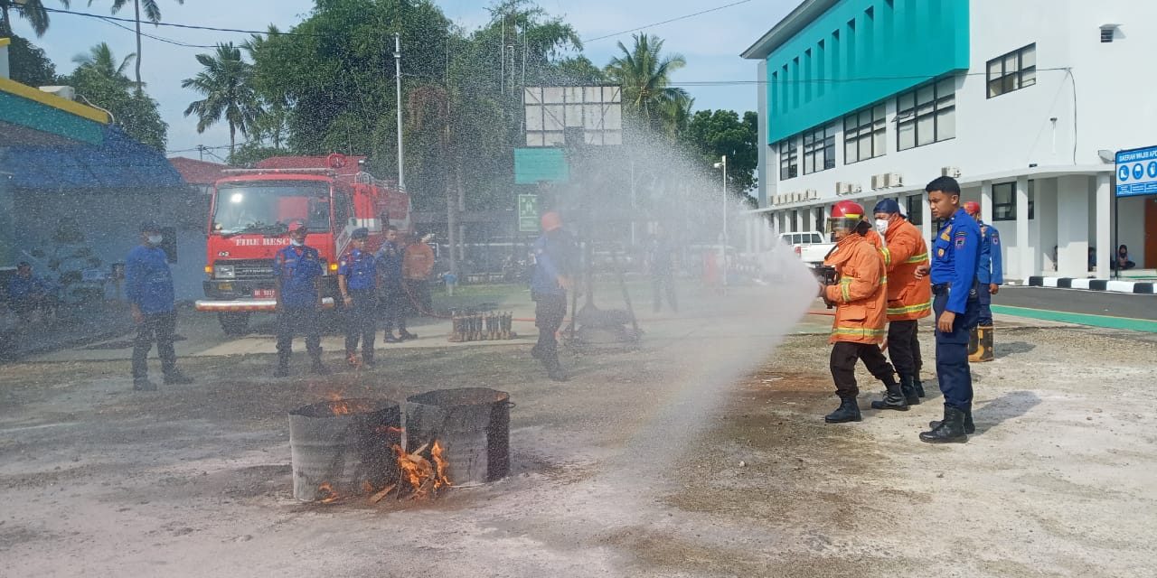 Damkar Kota Payakumbuh Berbagi Ilmu Penyelamatan Ke PLN