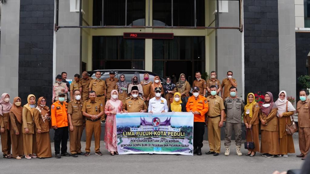 Bupati Limapuluh Kota Salurkan Bantuan Rp120 Juta untuk Gempa Pasaman dan Pasaman Barat