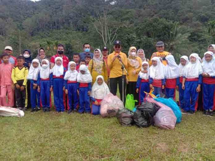 Bupati Bersama Ketua TP PKK Nevi Safaruddin Gelar Gerakan ‘Mahkota Berlian’ di Nagari Taram