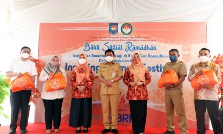 Sekjen Kemendagri Buka Bazar dan Baksos Ramadhan yang Digelar DWP Kemendagri