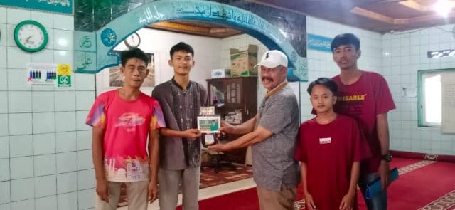 Edward DF Serahkan Hadiah Lomba Nuzulul Quran Di Koto Baru Simalanggang