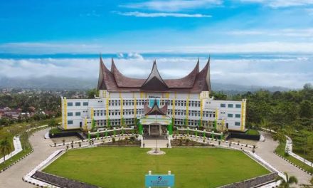 Pemkab 50 Kota Laksanakan Sholat Ied Di Halaman Kantor Bupati