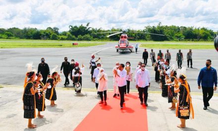 Warga Ngada NTT untuk Pertama Kali Sambut Kedatangan Presiden di Daerahnya