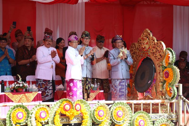 Kenakan Baju Adat Bali, Mendagri Lepas Peed Aya sekaligus Buka Secara Resmi Pesta Kesenian Bali ke-44