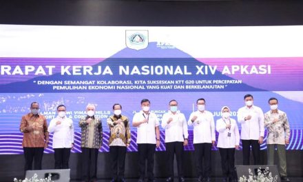 Buka Rakernas APKASI ke-14, Mendagri Ingatkan Kepala Daerah Pentingnya Bangun Kemandirian Fiskal