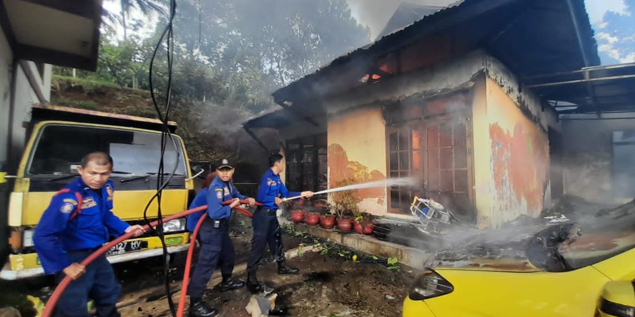 Kebakaran Di Perumnas Kubang Gajah, Hanguskan Rumah, Kandang Ayam, Serta Kendaraan