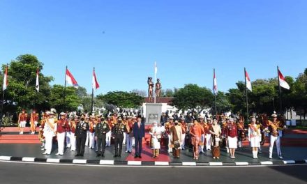 Presiden dan Ibu Iriana Saksikan Berbagai Atraksi hingga Potong Tumpeng di Hari Bhayangkara