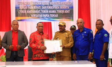 Temui Bupati dan Para Tokoh di Papua Tengah, Wamendagri Ajak Generasi Papua Bersatu Wujudkan Keadilan Sosial