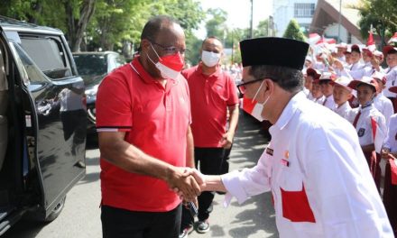 Ribuan Pelajar Ramaikan Gerakan Pembagian 10 Juta Bendera Merah Putih di Aceh