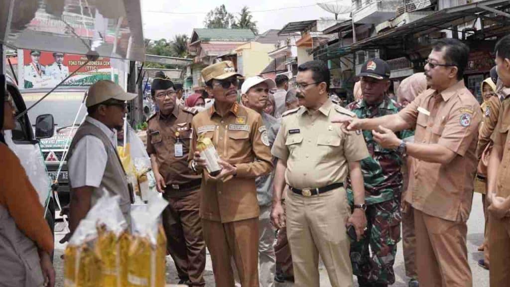 Bupati Safaruddin Pantau Gelar Pangan Murah Dibeberapa Titik