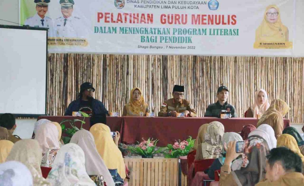 Bupati Safaruddin Buka Pelatihan Guru Menulis