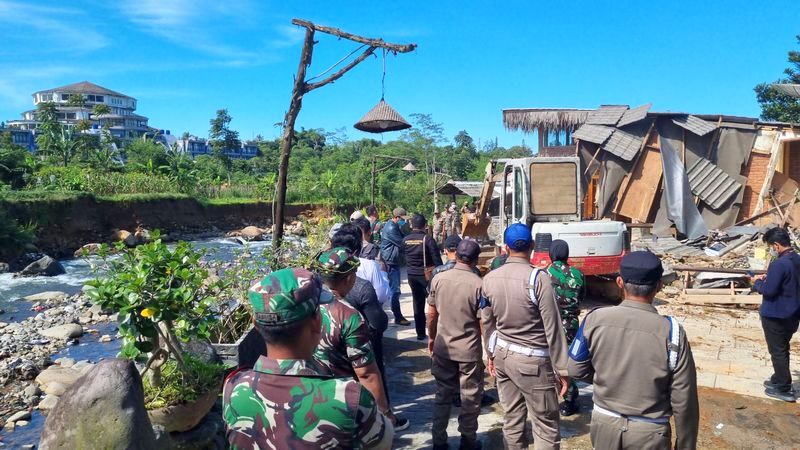 Lakukan Pemulihan Fungsi Kawasan Sempadan Sungai Ciliwung, Pemerintah Tertibkan Vila di Puncak Bogor yang Melanggar Pemanfaatan Ruang