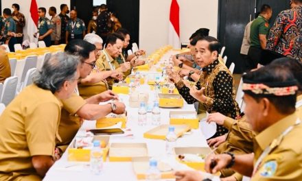 Presiden Jokowi Makan Siang Bersama Forkopimda