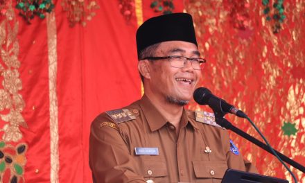 Disertai Penyerahan Bantuan Pendidikan, Pj Walikota Payakumbuh Hadiri Peringatan Puncak HUT Kecamatan Latina Ke-14