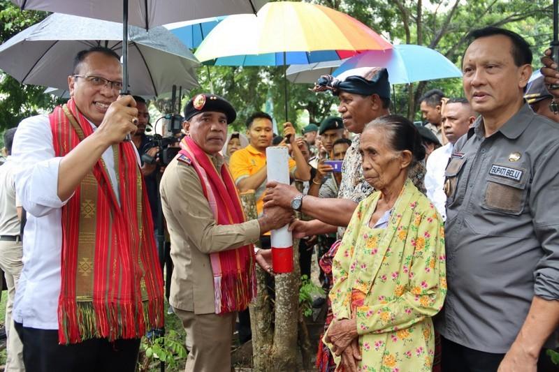 Ratusan Masyarakat Ikut Serta Pasang 1.028 Patok dalam GEMAPATAS di Kabupaten Belu