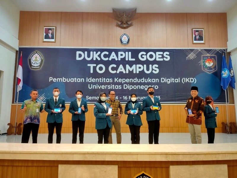 Terjunkan 100 Petugas  dan 35 Dinas Dukcapil se-Jateng, Dukcapil Layani IKD Bagi  Mahasiswa UNDIP