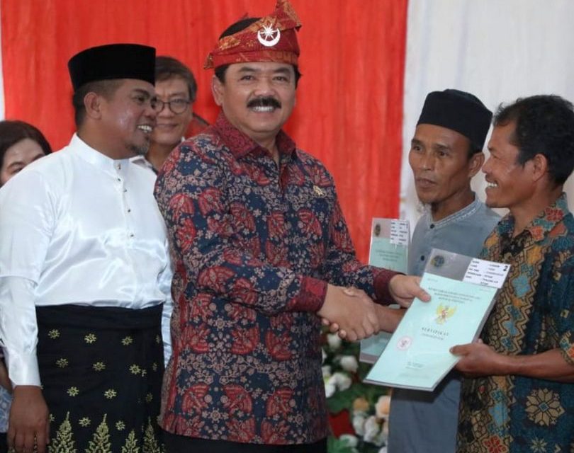 Berikan Kepastian Hukum atas Tanah di Kabupaten Pelalawan, Kementerian ATR/BPN Terbitkan Sertipikat Redistribusi TORA