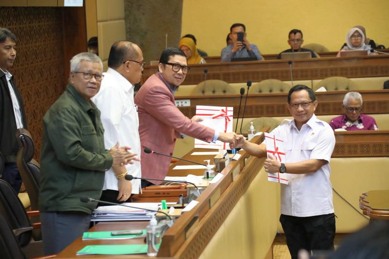 Pemerintah Setujui RUU 8 Provinsi Dilanjutkan ke Rapat Paripurna