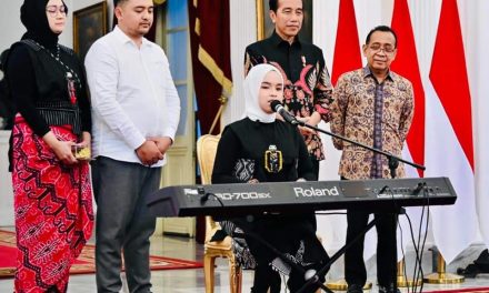 Presiden Jokowi Terima Peraih Golden Buzzer AGT 2023 Putri Ariani