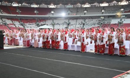 Kompaknya 15.110 Pemain Angklung Pecahkan Rekor Dunia