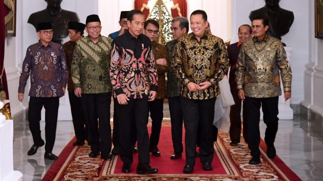 Presiden Jokowi Terima Pimpinan MPR di Istana Merdeka