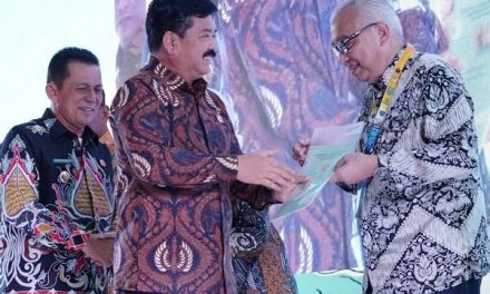 Lindungi Kelestarian Cagar Budaya, Menteri ATR/Kepala BPN Serahkan Sertipikat untuk Kawasan Cagar Budaya Pulau Penyengat