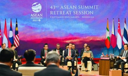 Presiden Jokowi Buka Sesi Retreat KTT Ke-43 ASEAN