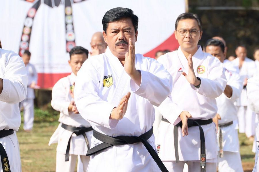 Hadiri Karate Training Camp, Hadi Tjahjanto Imbau Pentingnya Menyatukan Perbedaan di Antara Dojo