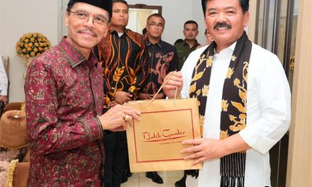 Serahkan Sertipikat Tanah Ulayat, Menteri ATR/Kepala BPN Tuai Apresiasi dari Komisi II DPR RI