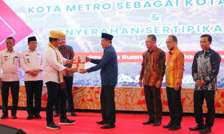 Buah dari Kolaborasi Lintas Sektor, 305 Sertipikat Diserahkan oleh Menteri ATR/Kepala BPN