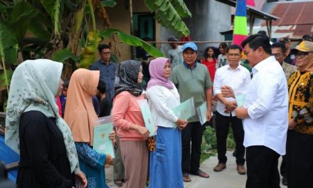 Serahkan Sertipikat di Palangka Raya, Menteri ATR/Kepala BPN Jelaskan Soal BPHTB Terutang