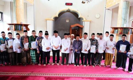 Menteri ATR/Kepala BPN Serahkan 1.144 Sertipikat Redistribusi Tanah kepada Masyarakat Kabupaten Malang