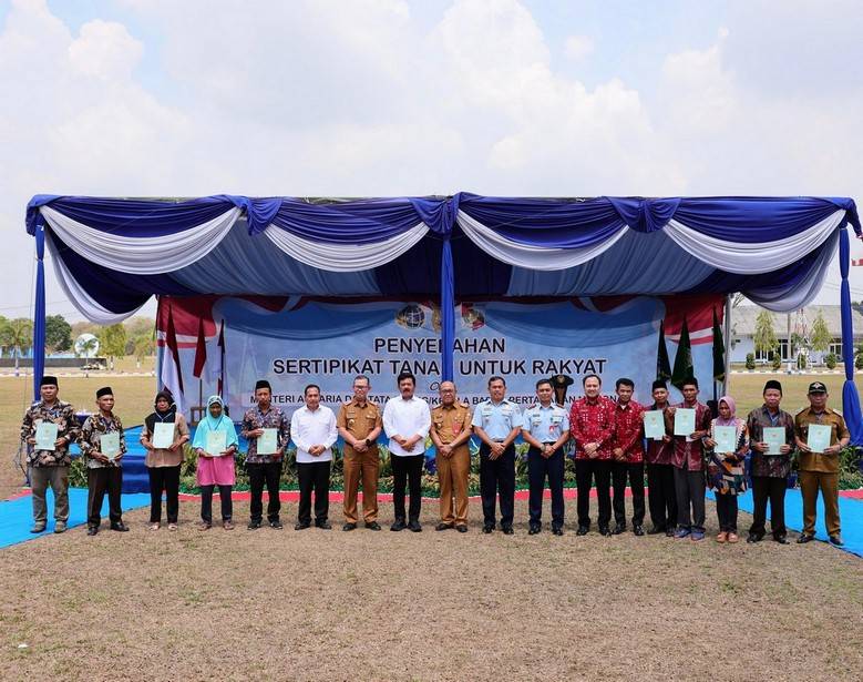 Konflik Tanah Antara Masyarakat dengan TNI-AU di Lampung Utara Tuntas, 110 Sertipikat Hasil PTSL Diserahkan