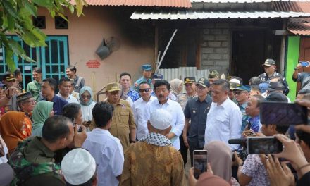 Menteri ATR/Kepala BPN Serahkan Sertipikat PTSL di Mataram, Pastikan Proses Sertipikasi Berjalan Lancar